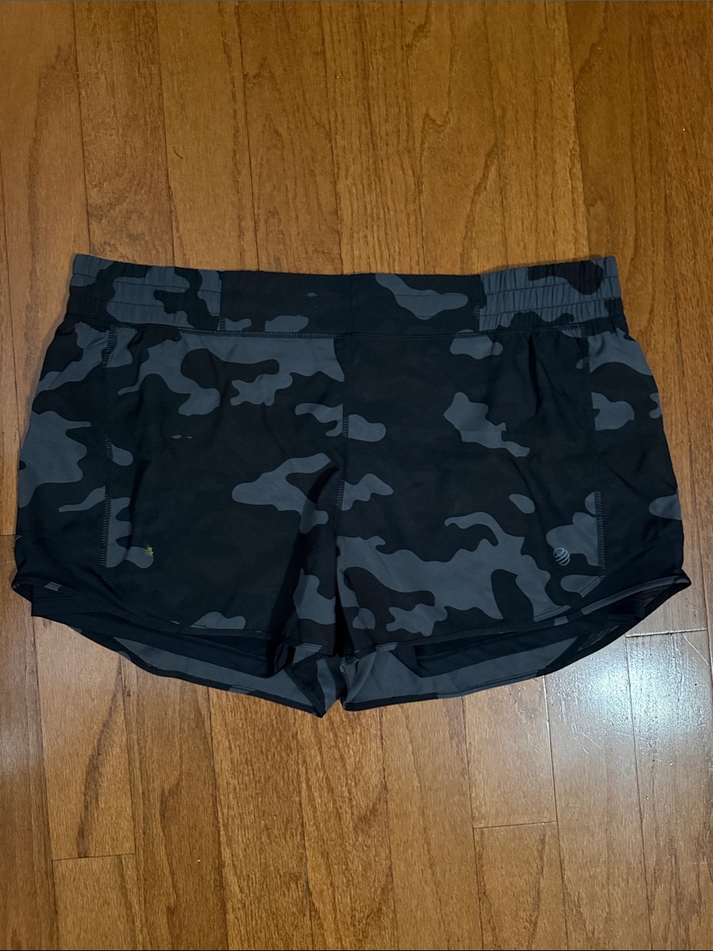 MPG Women's Black & Gray Camo Athletic Shorts XXL